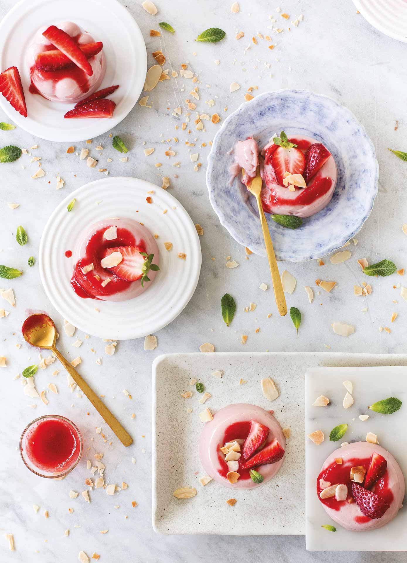 Strawberry bavarois with almond milk - Coop Sole
