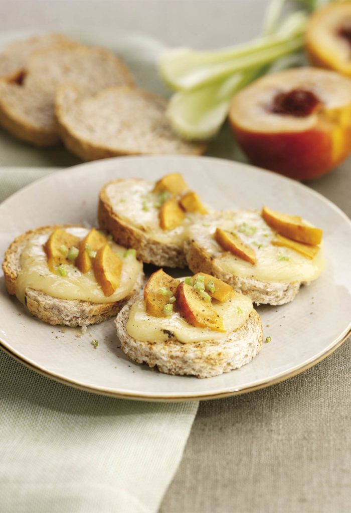 Crostoni (toasted slices of bread) with peaches and cream cheese