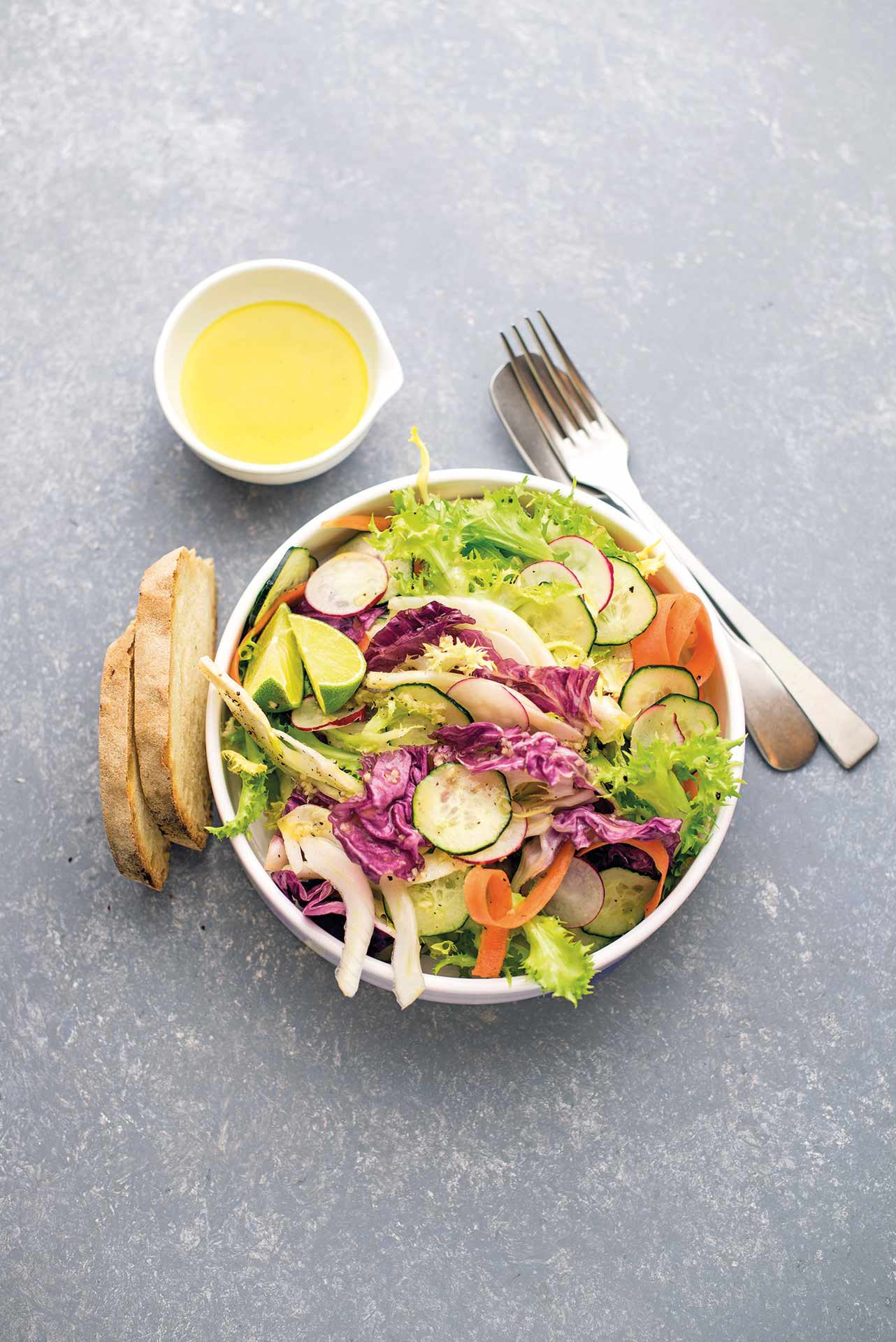 Crunchy salad with ginger-infused citronette dressing - Coop Sole