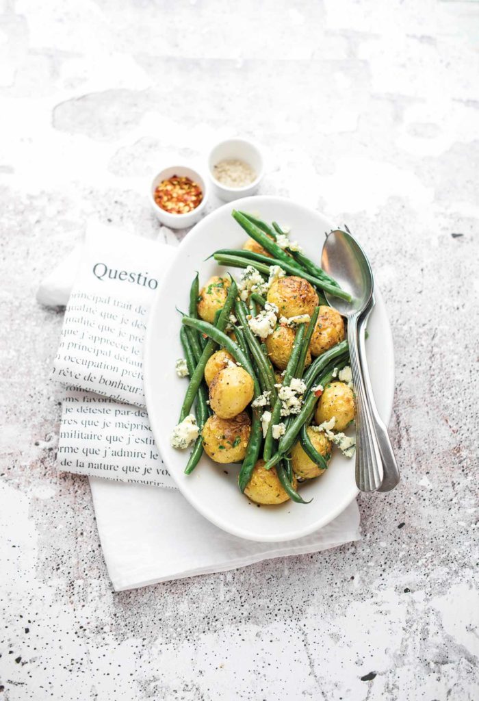 Warm salad with roast potatoes, green beans and gorgonzola