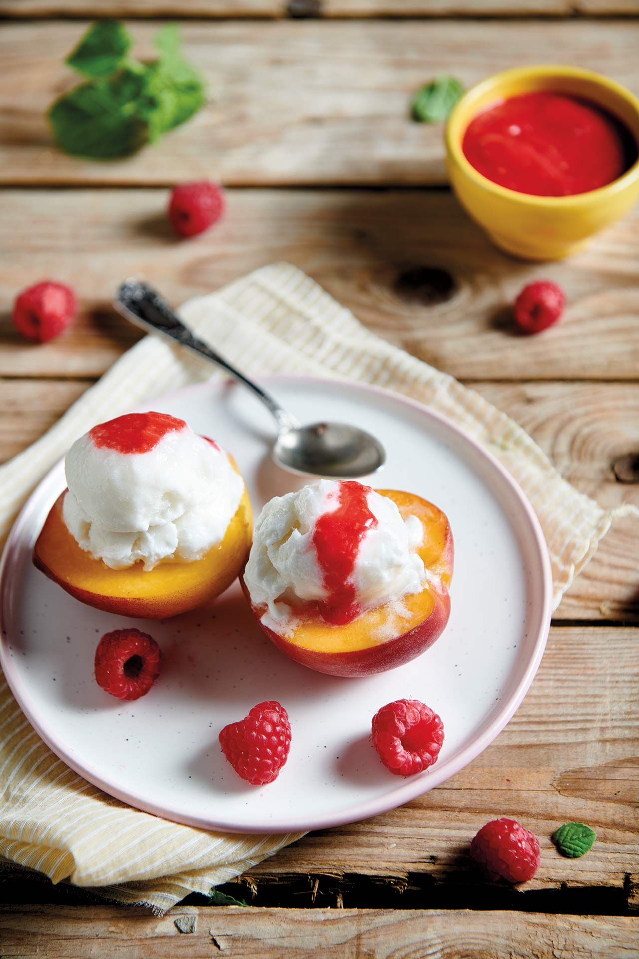 Peaches with coconut sorbet - Coop Sole