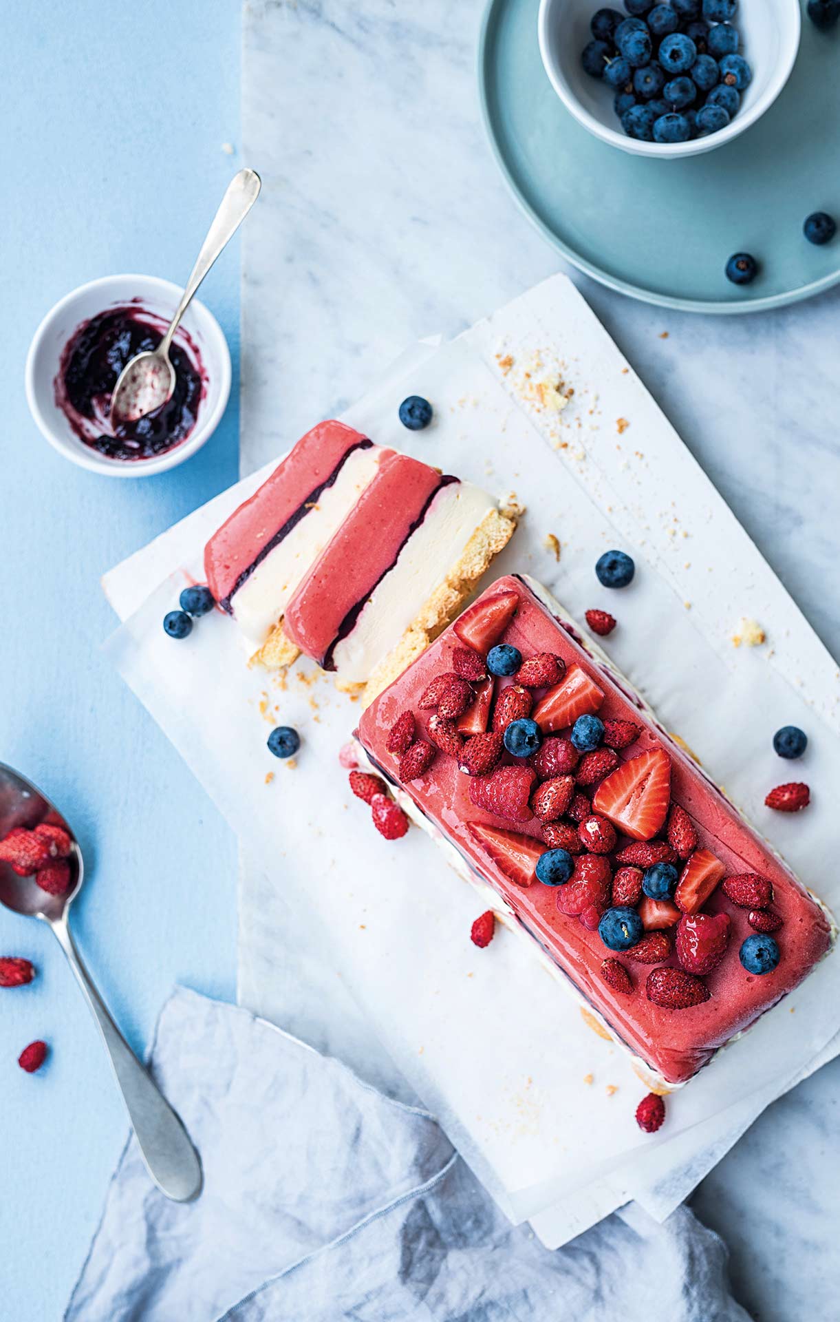Semifreddo with strawberry sorbet and berries - Coop Sole