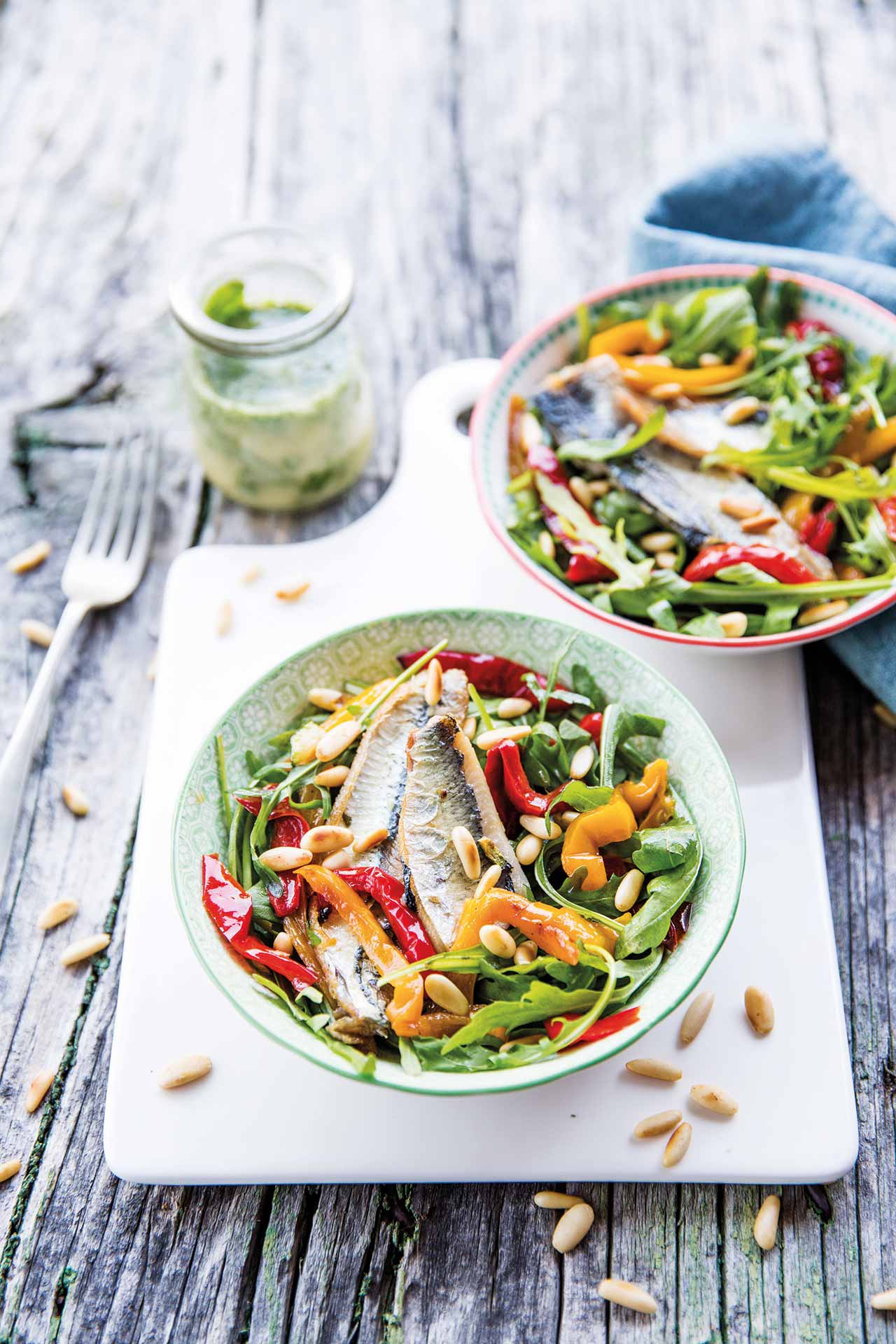 Mackerel with rocket, grilled peppers, toasted pine nuts and light pesto - Coop Sole