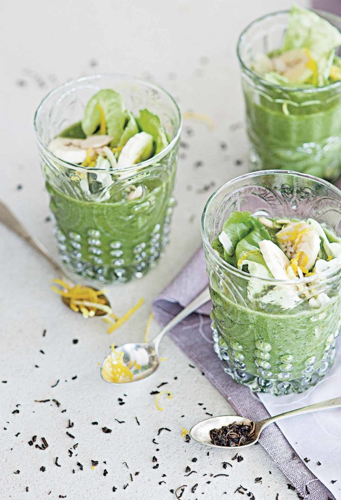 Lettuce and banana green tea smoothie